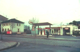 ehemalige Esso-Tankstelle, heute Parkplatz